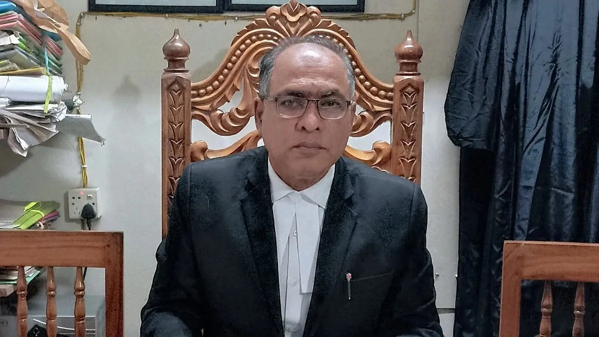 হাঁটতে বের হয়ে মোটরসাইকেলের চাপায় মৃত্যু আইনজীবীর