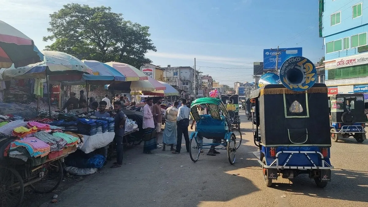 শ্রীমঙ্গলে সরানো হলো ৩ হাজার ব্যানার-ফেস্টুন