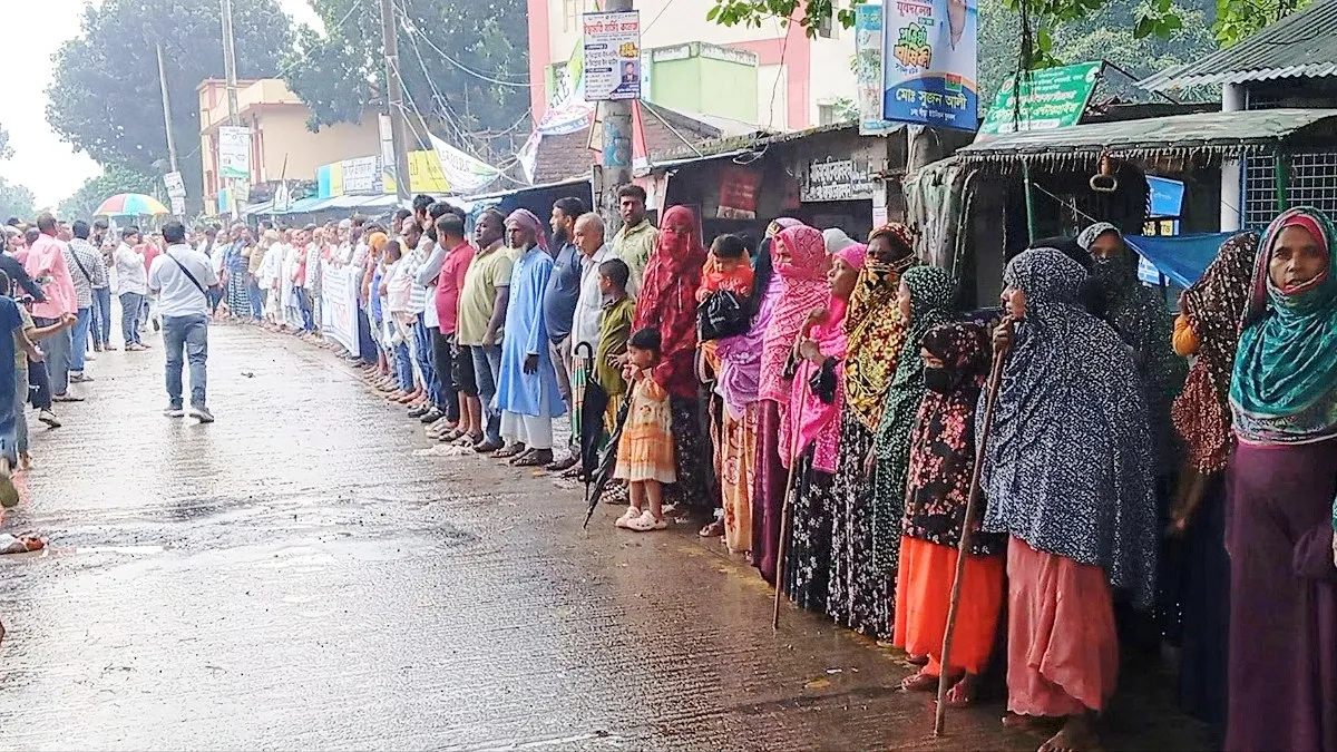 জীবনের নিরাপত্তা চান ঈশ্বরদীর পদ্মাপাড়ের মানুষ