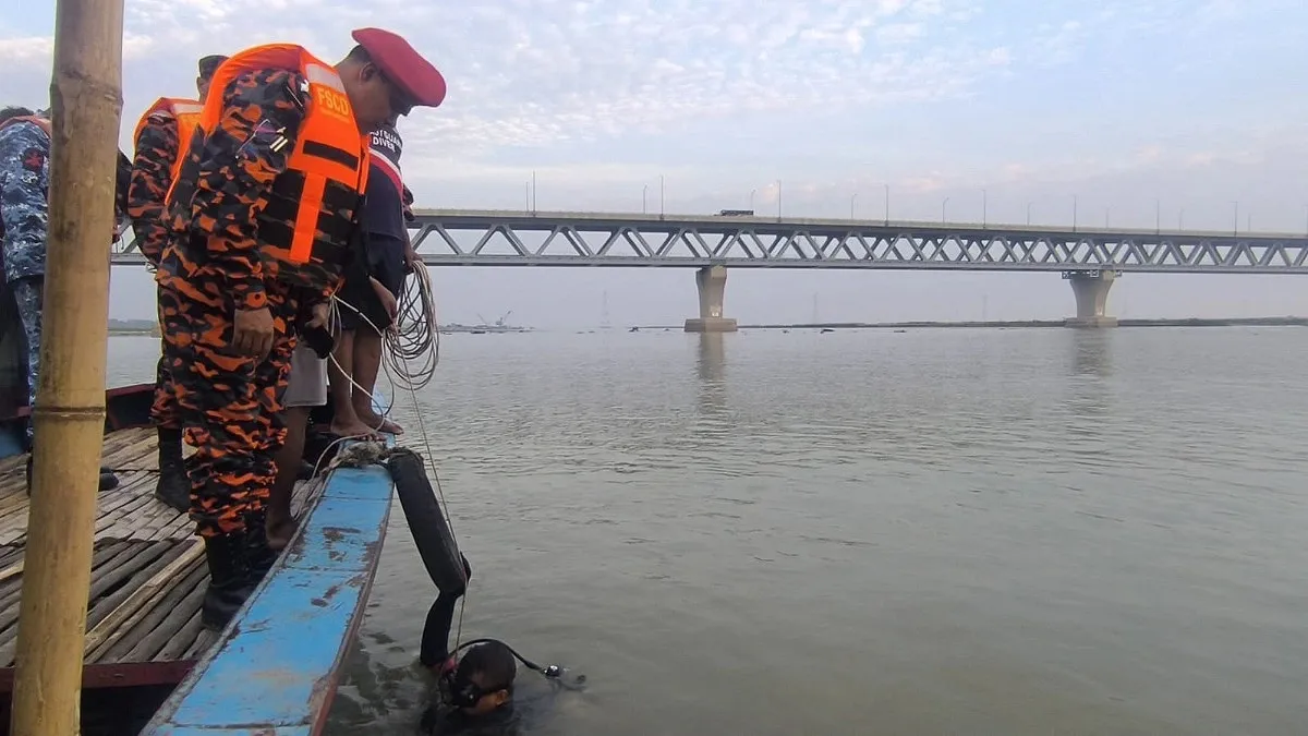পদ্মা সেতুর মাওয়া প্রান্তে গোসলে নেমে দুইজন নিখোঁজ, উদ্ধার অভিযান চলছে