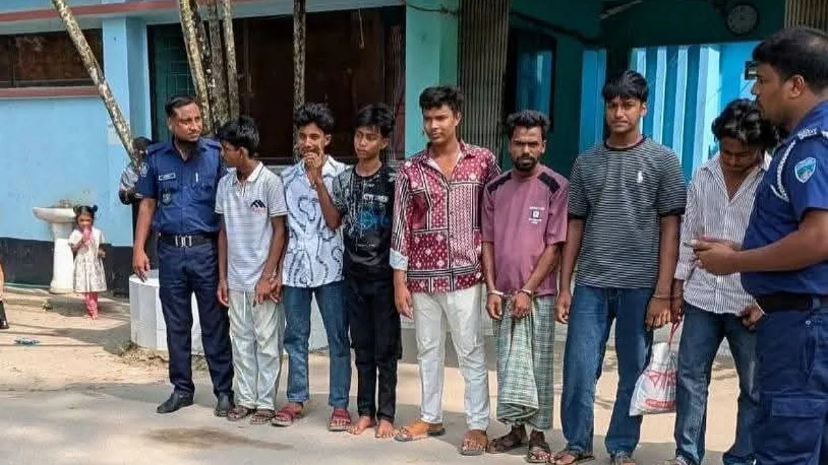 ঝটিকা মিছিল থেকে ছাত্রলীগের ৮ নেতাকর্মী গ্রেপ্তার