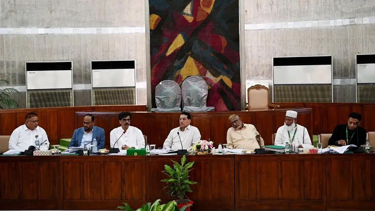 মাছ-মাংসের দাম ঠিক রাখতে বাজার তদারকি চায় সংসদীয় কমিটি