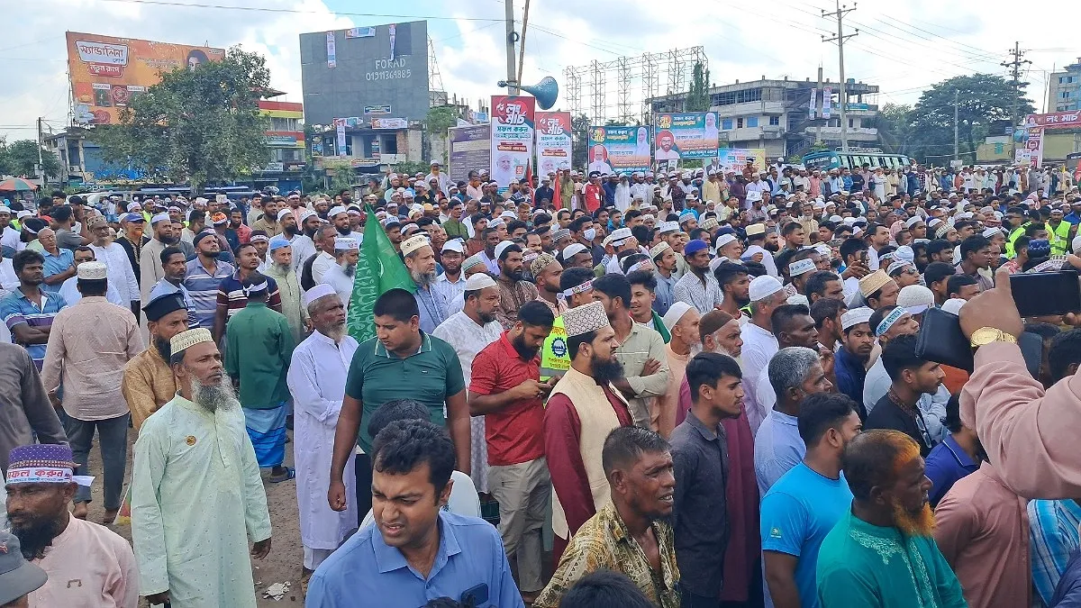 কাটাখালীতে ১১ দলীয় জোটের লংমার্চ ঘিরে জনসমাগম