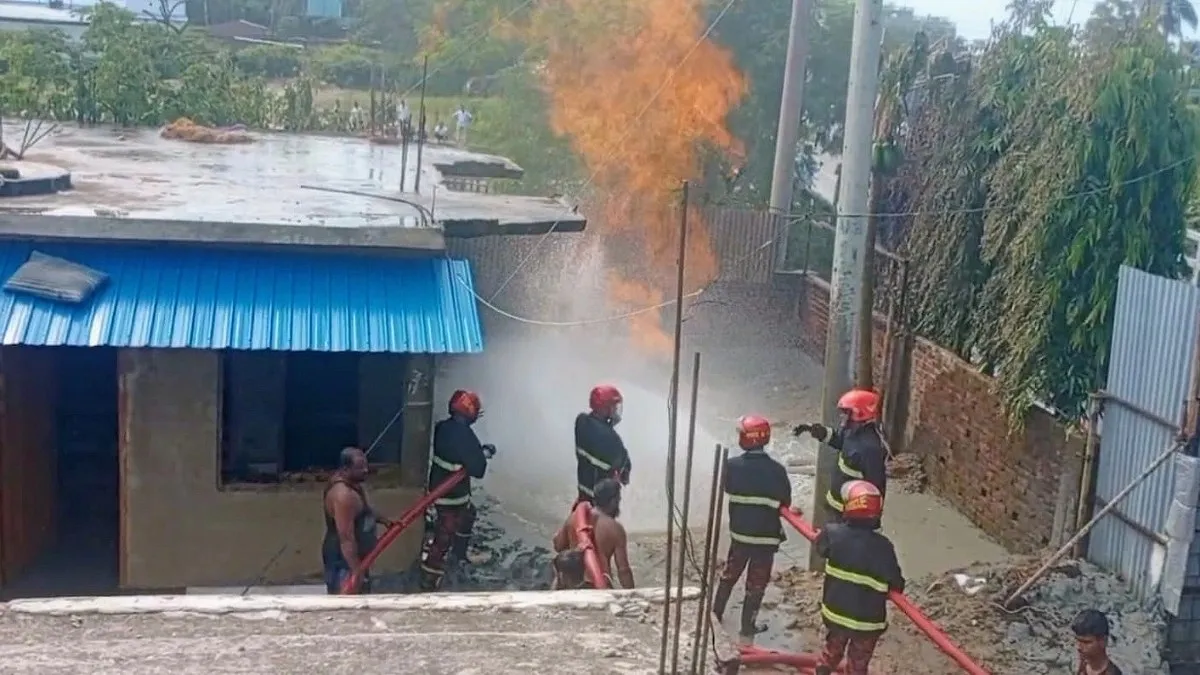 নেভানো যায়নি ইনানীর গ্যাসের আগুন, ১৫ দিন পর্যবেক্ষণ