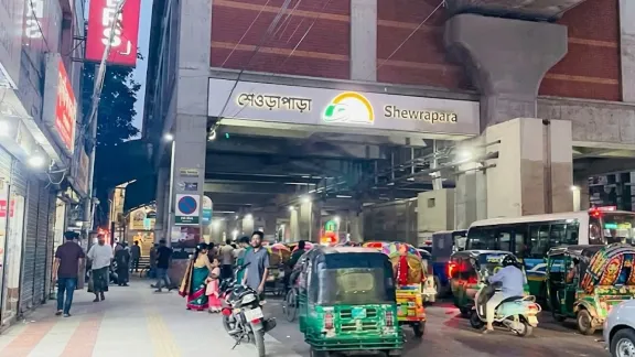 ঢাকা মেট্রোরেলে উঠে বসতে চেয়ে জায়গা পাননি, পরে স্ট্রোকে মৃত্যু