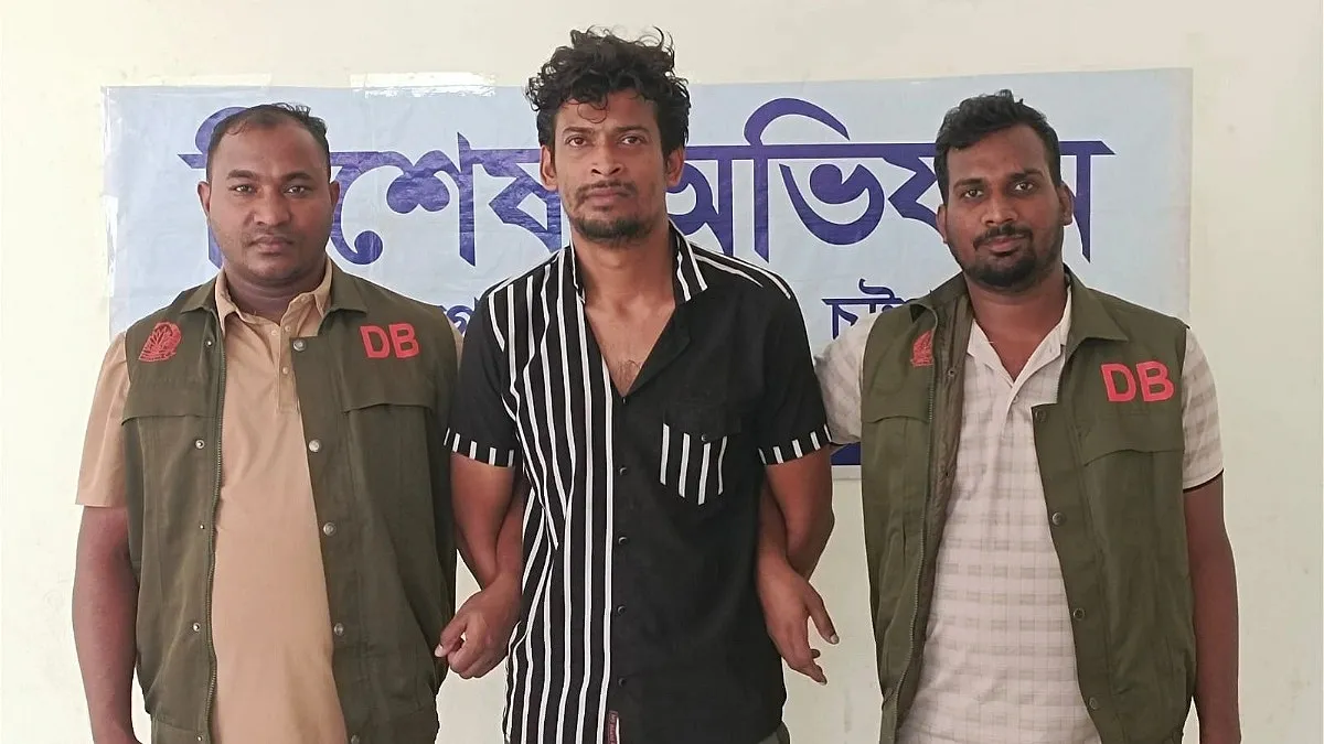 ‘ছেলেপেলে পাঠাতে হলে ১ কোটি দিতে হবে’, হুমকি দিয়ে গ্রেপ্তার