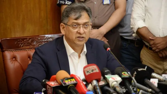 আইজিপিকে নিয়ে নরম সুর স্বরাষ্ট্রমন্ত্রীর