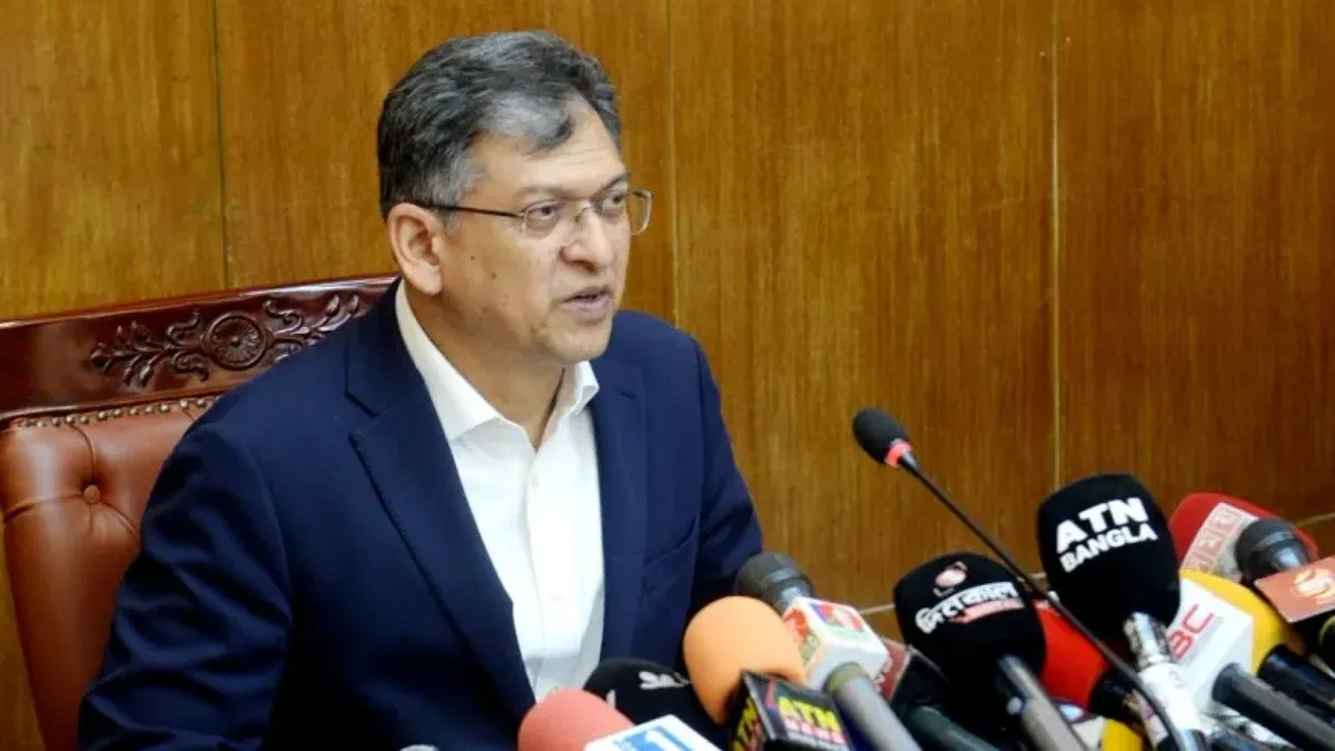 ‘আইজিপির বক্তব্য ঠিক হয়নি’ ক্রসফায়ার বিতর্কে স্বরাষ্ট্রমন্ত্রী