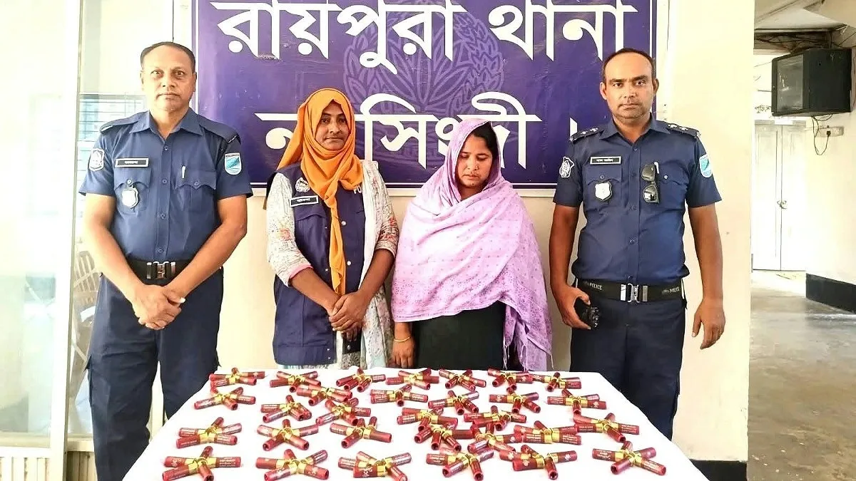 বাসে পুলিশের তল্লাশি, নারীর কাছে পাওয়া গেল ১৪০ রাউন্ড গুলি