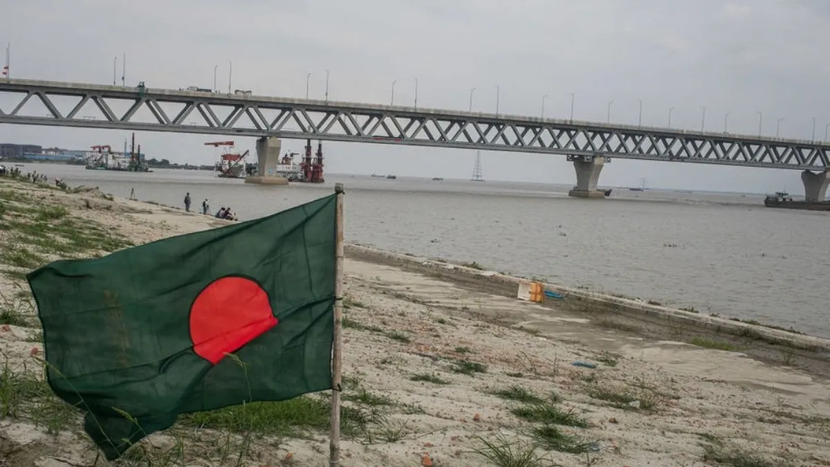 পদ্মা থেকে অবৈধ বালু উত্তোলন বন্ধে হাইকোর্টে রিট