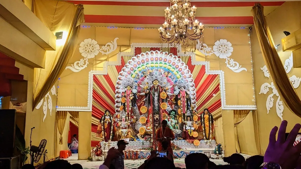 দুর্গাপূজায় দিল্লির সিআর পার্ক হয়ে ওঠে কলকাতা
