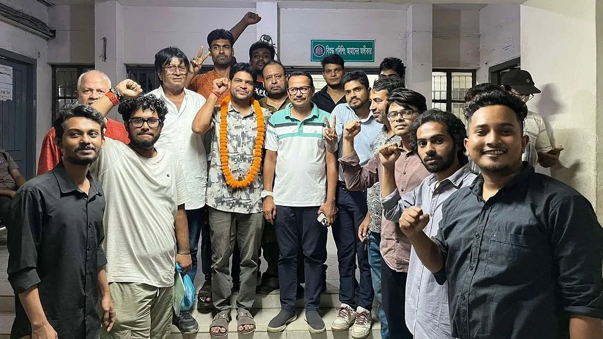 ধানমন্ডিতে আটক দীপককে ছেড়ে দিল পুলিশ