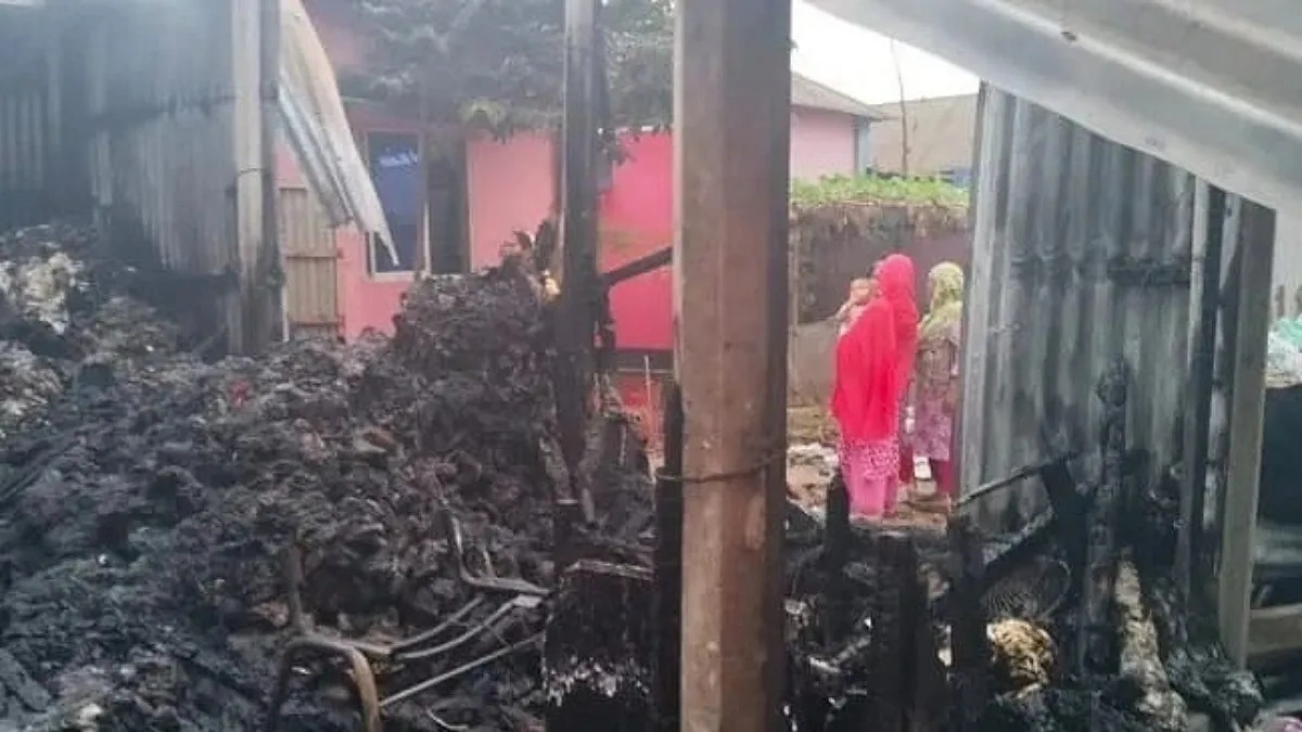 কোনাবাড়ীতে আগুনে পুড়ল ৭ ব্যবসাপ্রতিষ্ঠান