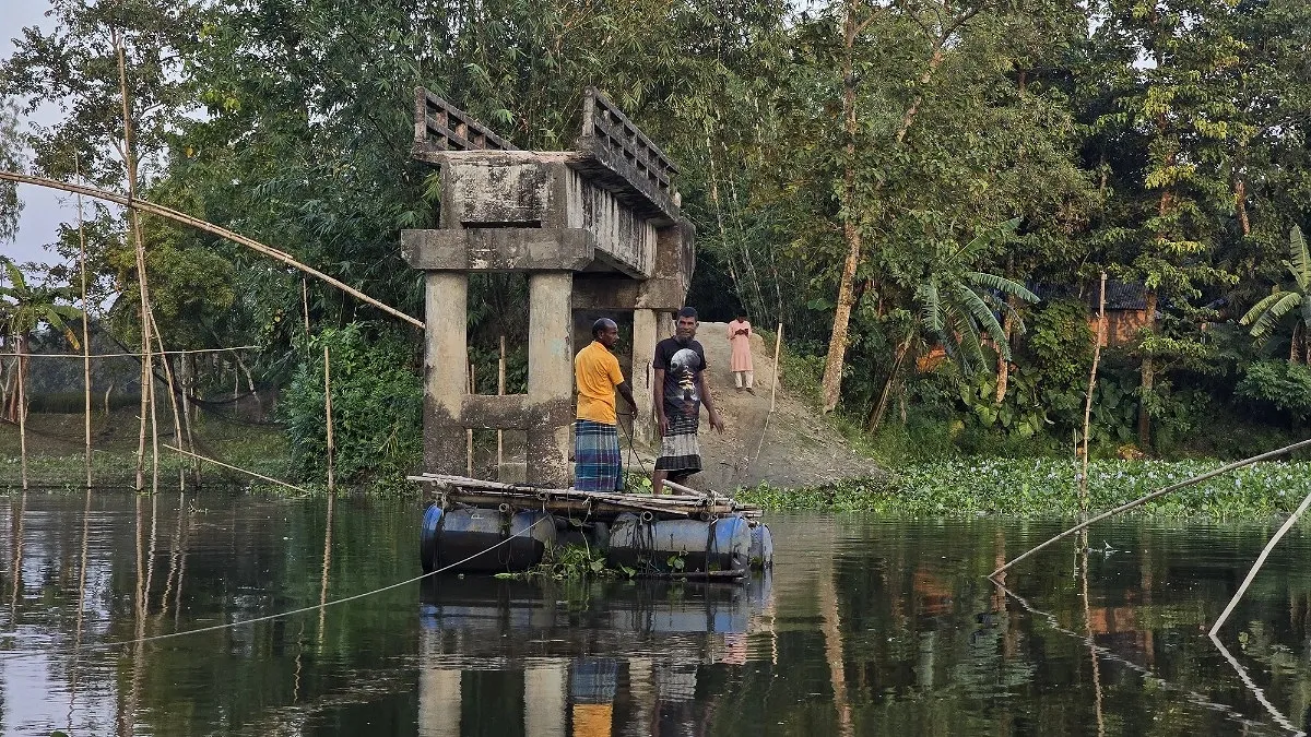 ৯ বছর ধরে ড্রামের ভেলায় খাল পারাপার ১২ হাজার মানুষের