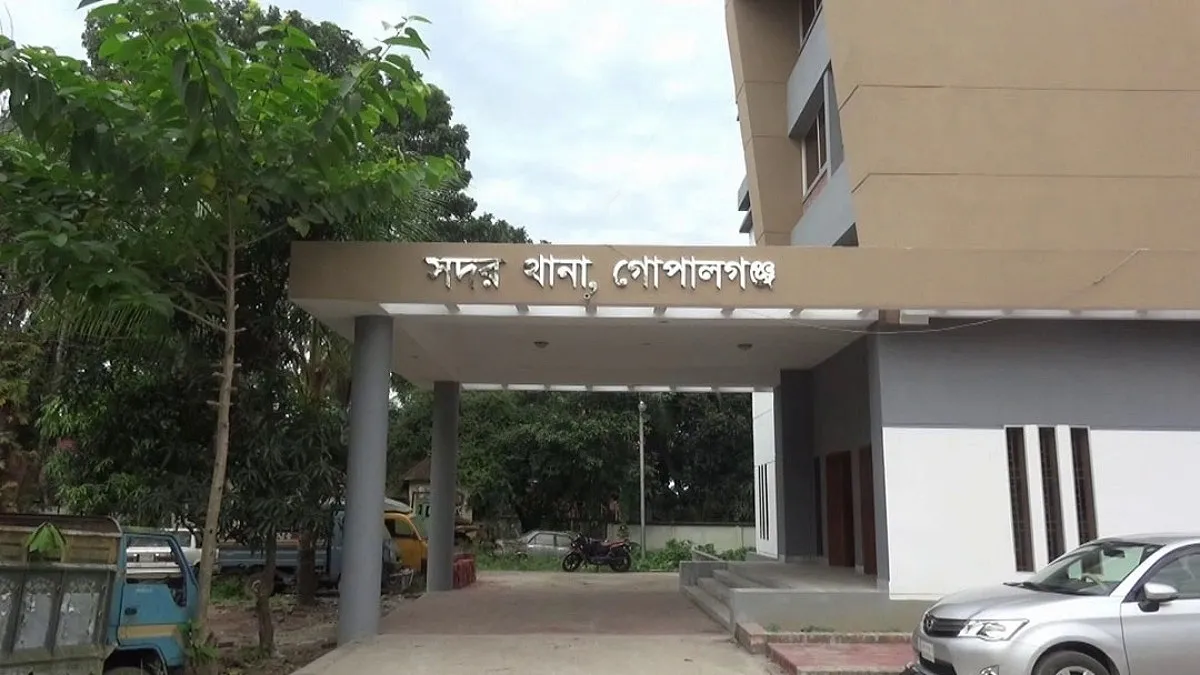 গোপালগঞ্জে পুলিশের গাড়িতে হামলা, গ্রেপ্তার আরও ১৮