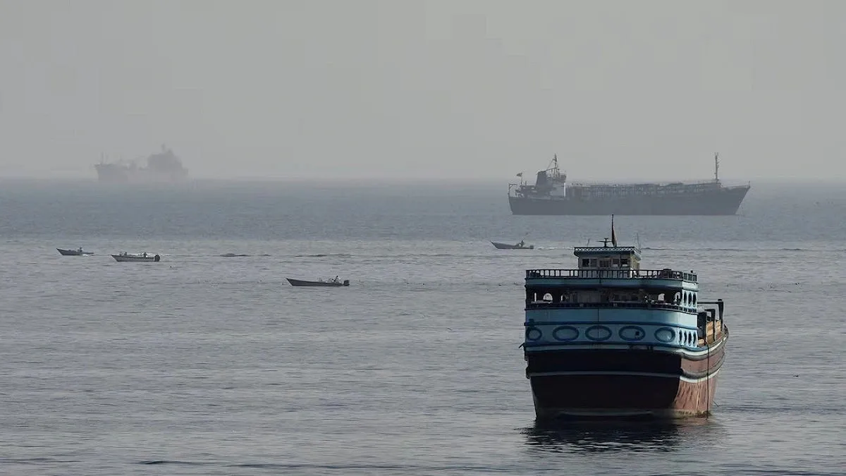 Iran, Oman discuss to make a dedicated shipping lane in Strait of Hormuz
