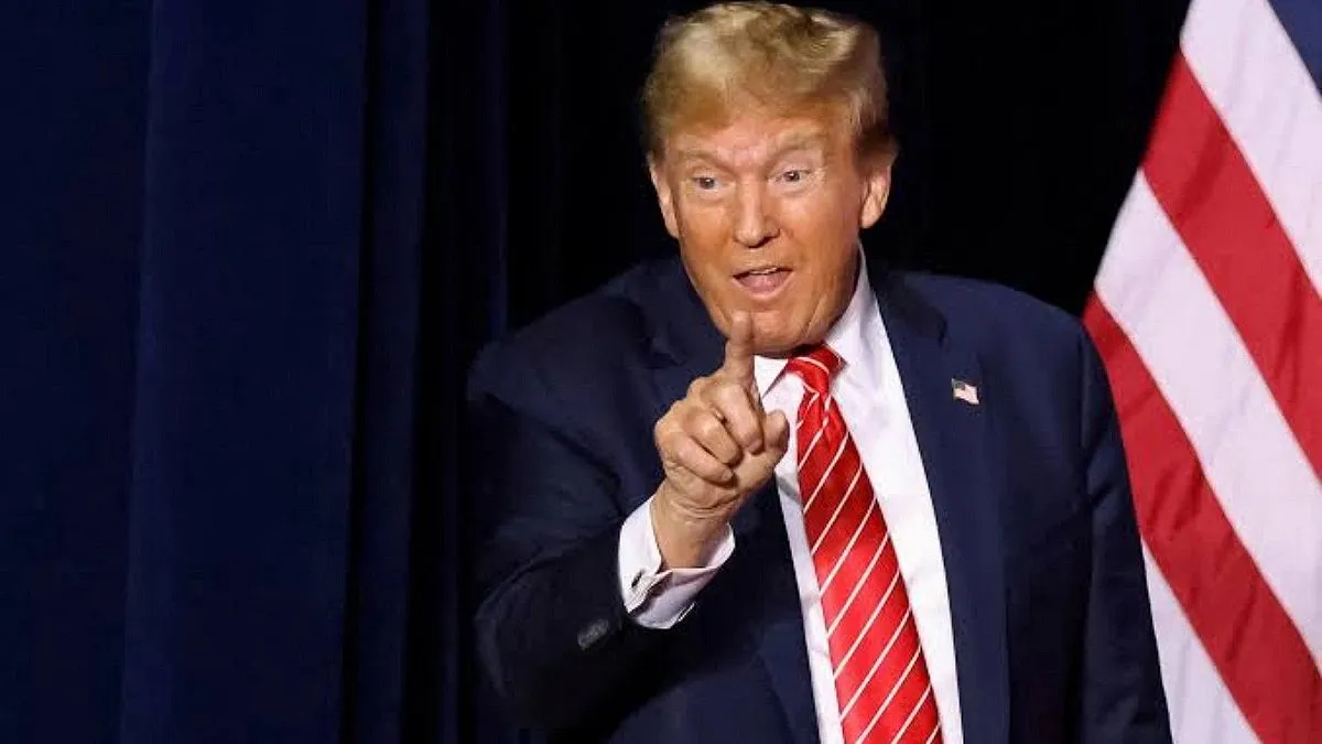 Trump dismisses weapons shortage news, threatens jail for 'Leakers'