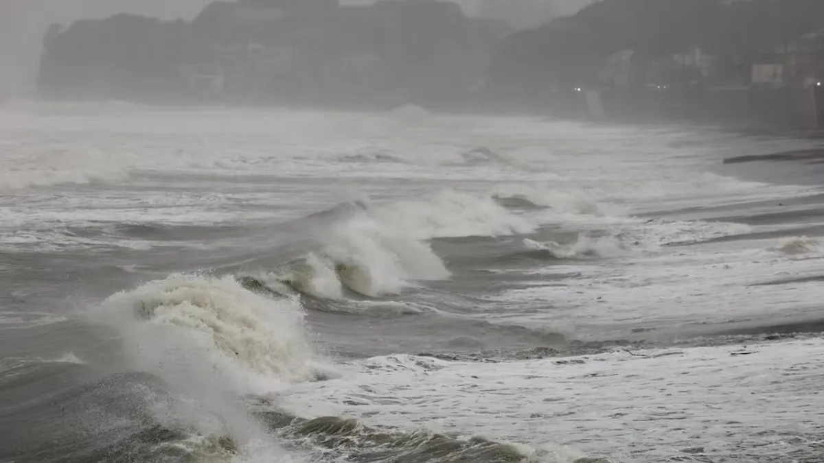 Typhoon approaches eastern Japan, prompting flood and landslide warnings