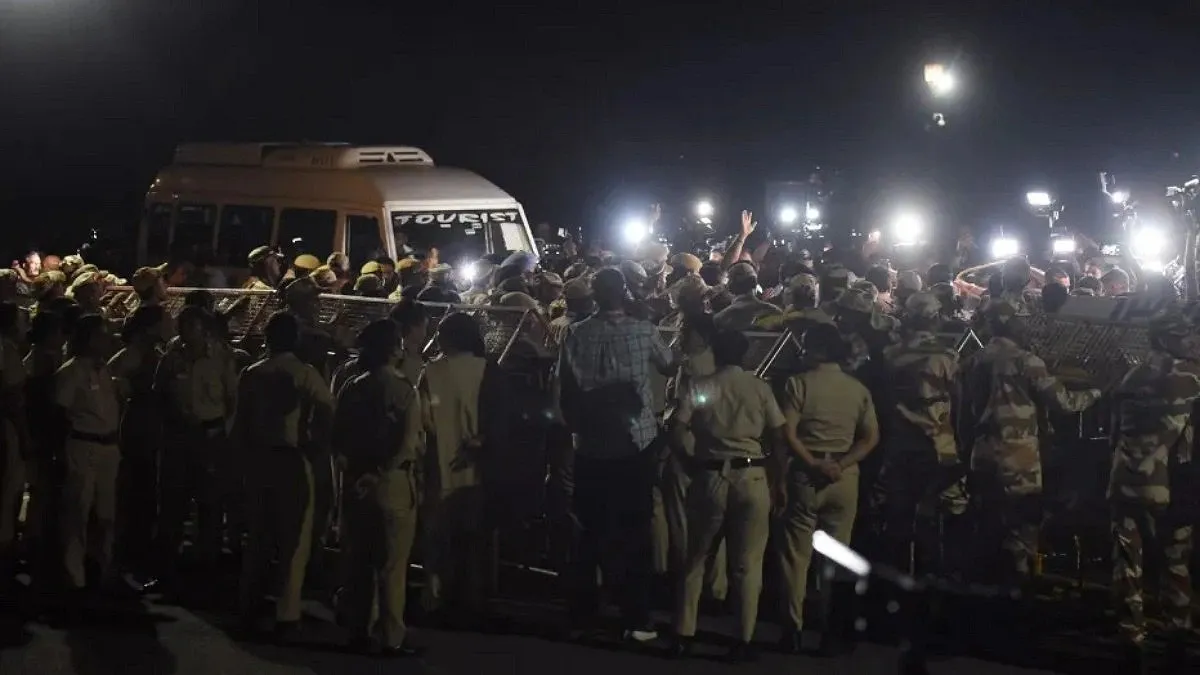 At least 1,000 detained during overnight crackdown ahead of Delhi protest