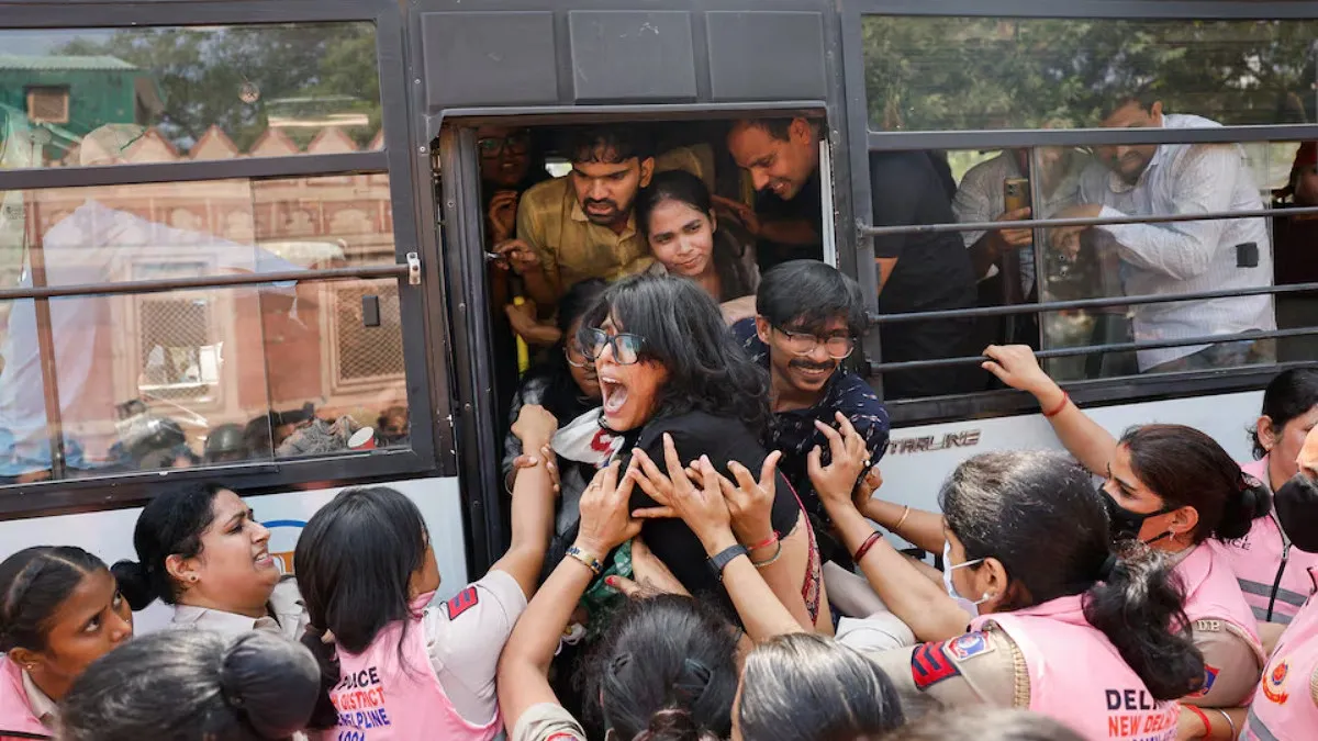 India detains hundreds, locks down Delhi to foil election chief protest