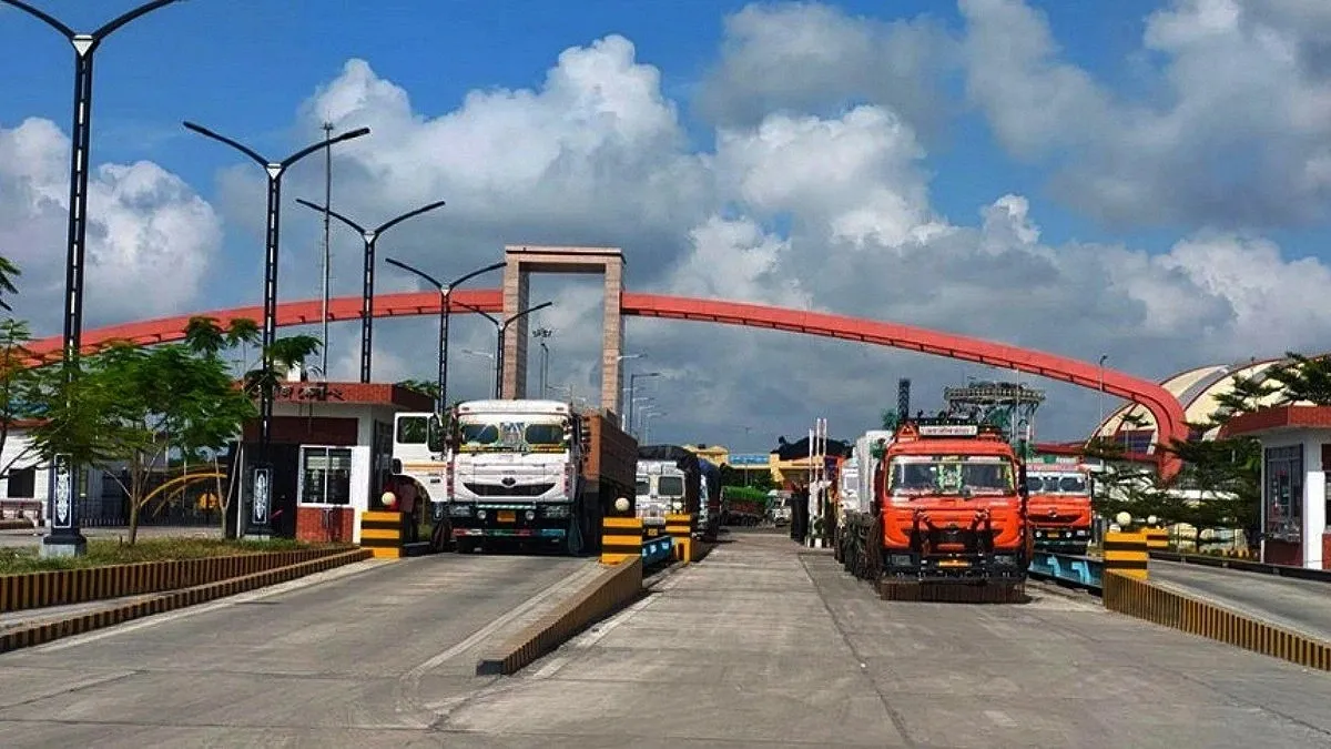 Benapole Port resumes activities after eight days