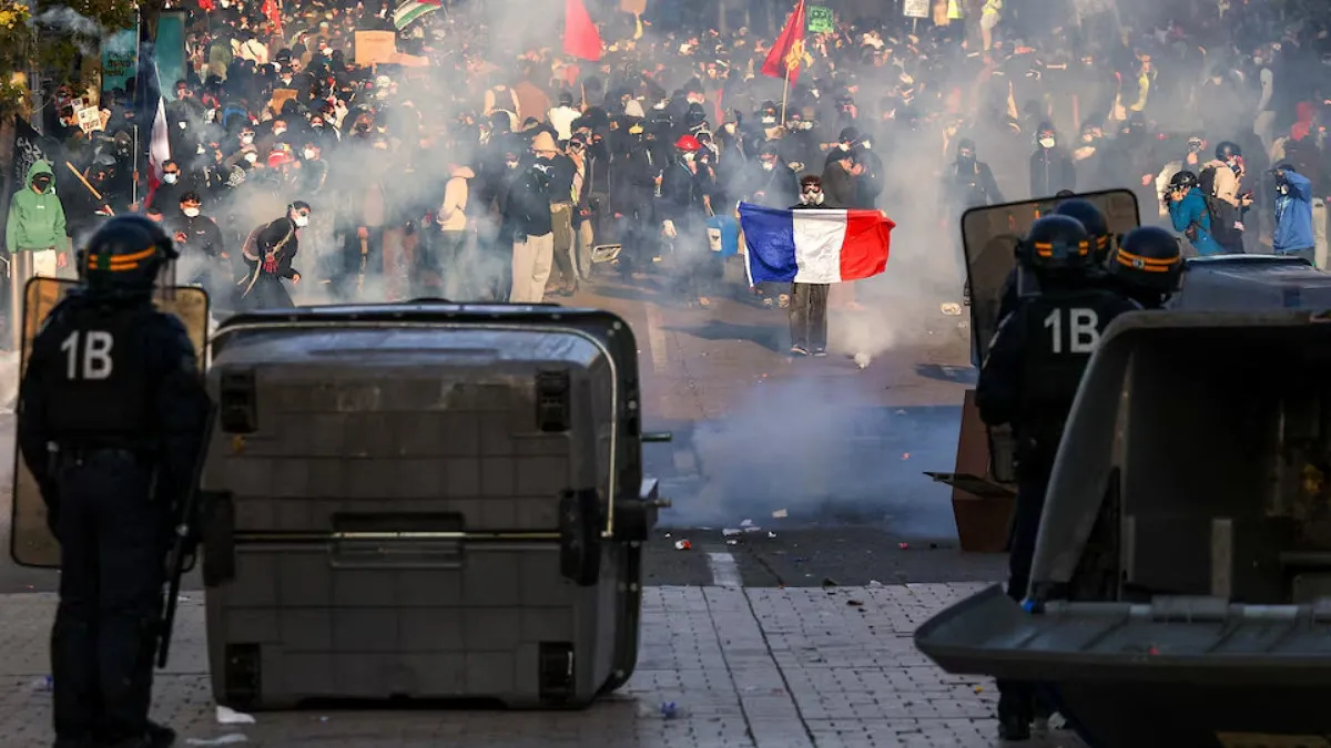 Almost 1,000 arrested as clashes follow another day of mass protests across France